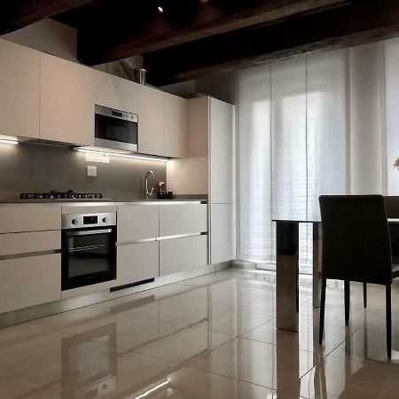 Ferienwohnung Moderno Affaccio Su Via Mazzini Ferrara Exterior foto