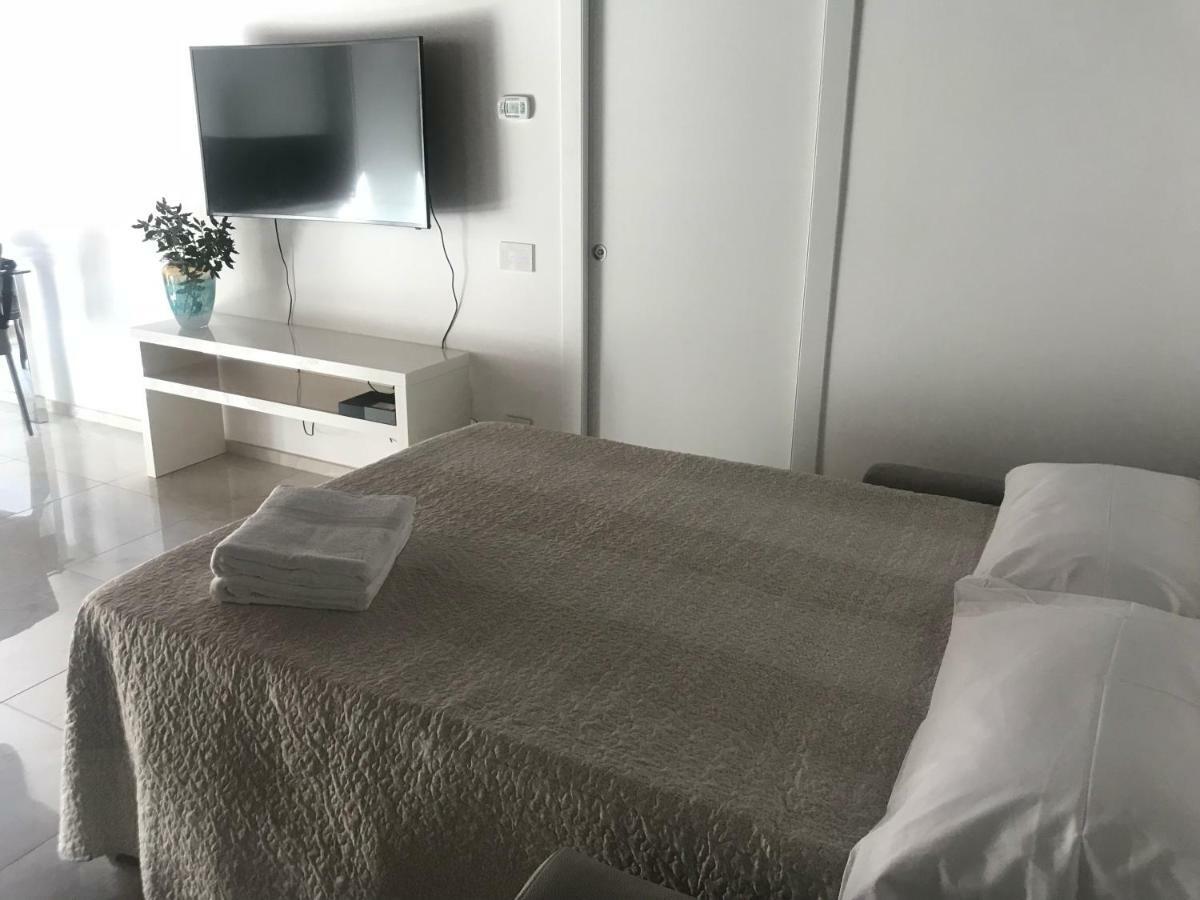 Ferienwohnung Moderno Affaccio Su Via Mazzini Ferrara Exterior foto