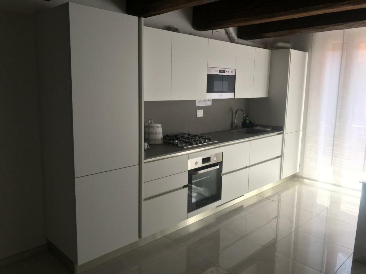 Ferienwohnung Moderno Affaccio Su Via Mazzini Ferrara Exterior foto