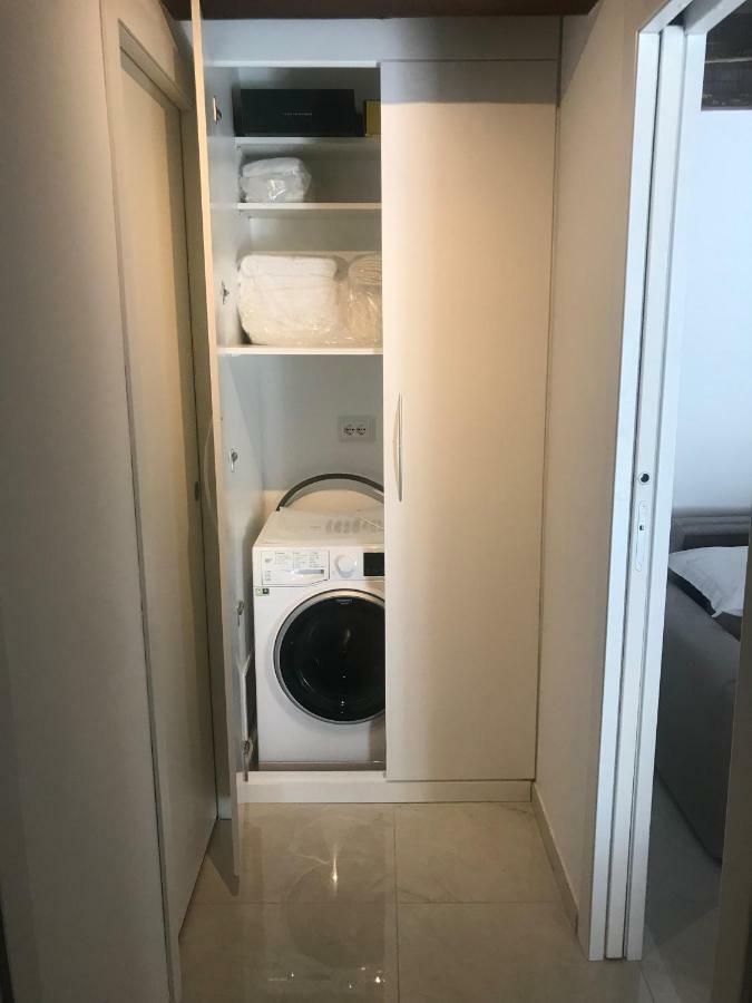 Ferienwohnung Moderno Affaccio Su Via Mazzini Ferrara Exterior foto
