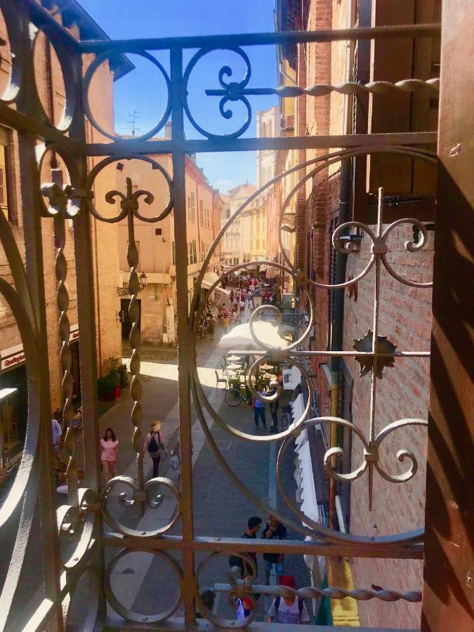 Ferienwohnung Moderno Affaccio Su Via Mazzini Ferrara Exterior foto