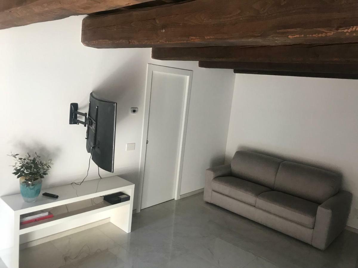Ferienwohnung Moderno Affaccio Su Via Mazzini Ferrara Exterior foto