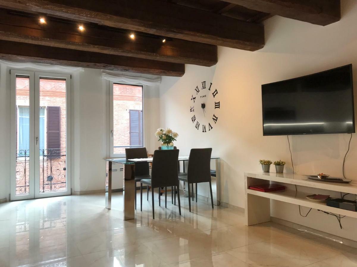 Ferienwohnung Moderno Affaccio Su Via Mazzini Ferrara Exterior foto