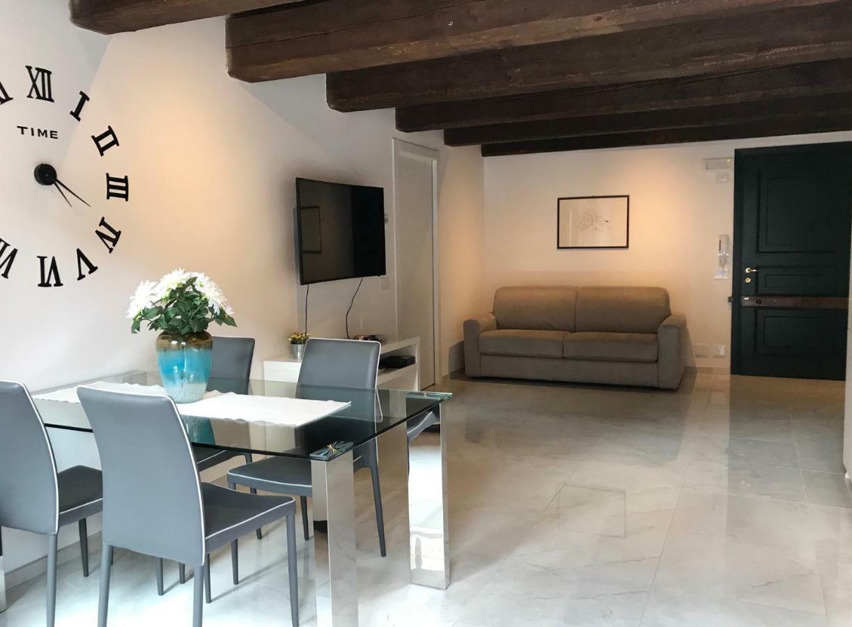 Ferienwohnung Moderno Affaccio Su Via Mazzini Ferrara Exterior foto